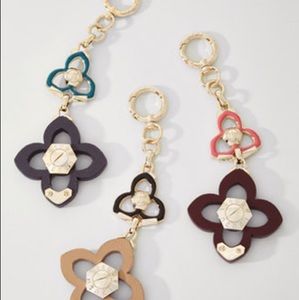 henri bendel Bags - ISO!!HENRI BENDEL FOULARD HANDBAG henri bendel Bags - ISO!!HENRI BENDEL FOULARD HANDBAG